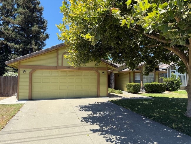 4 bedroom single story in Turlock! - 4 bedroom single story in Turlock! Casa