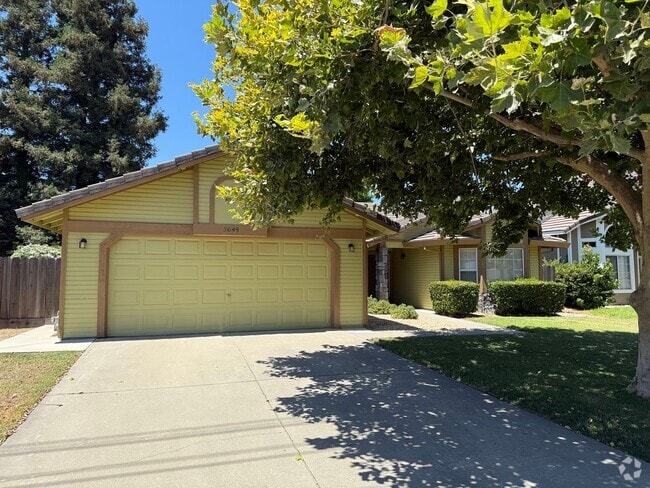 Building Photo - 4 bedroom single story in Turlock! Rental