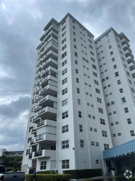 Building Photo - 1500 S Ocean Blvd Unit 508 Rental