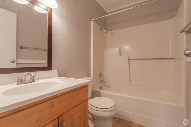 Baño - Pine Hill Village - A Great Place to Call Home