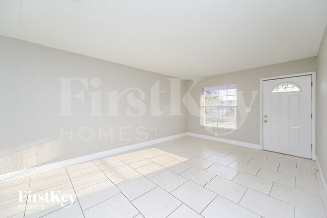 Photo - 2503 Mary Sue St