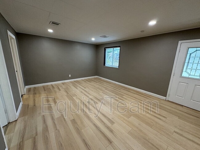 Photo - 8709 Pine Rd