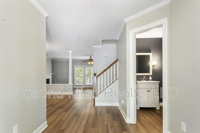 Photo - 112 Lomond Ln