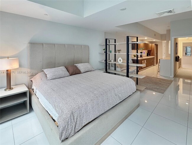 Building Photo - 851 NE 1st Ave Unit 302