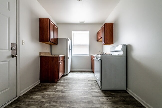 1101 N Lawler