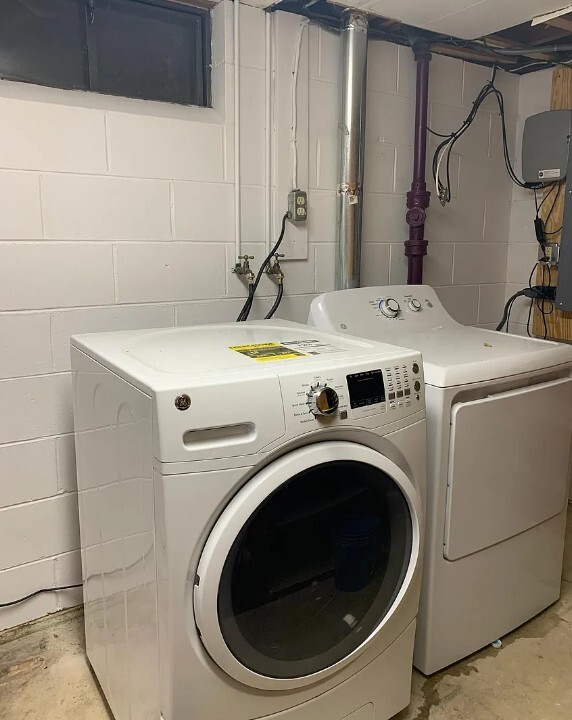 Photo - 402 N Division St