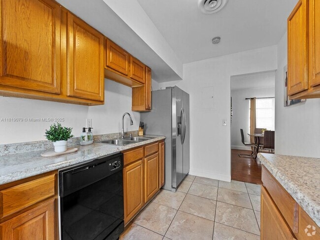 Building Photo - 1418 N 16th Ave Unit 1 Rental
