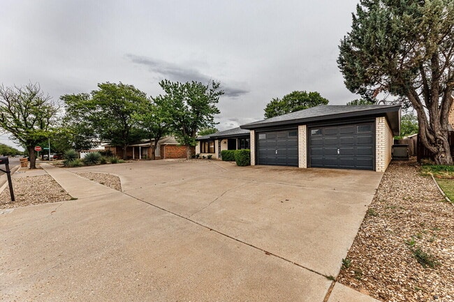 Photo - 5703 80th St