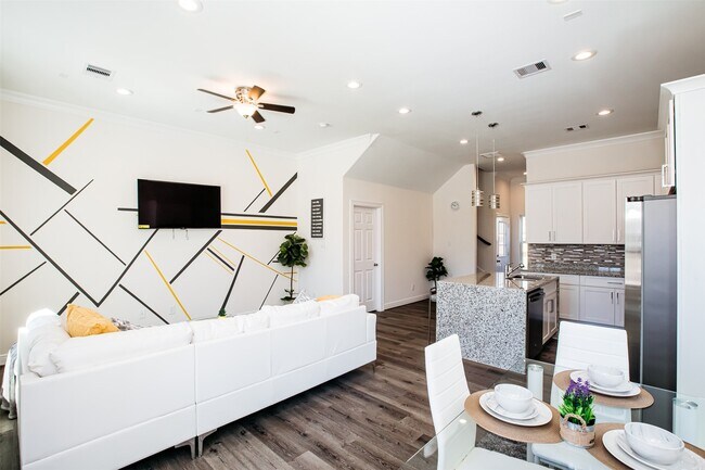 Photo - 5205 Bataan Rd