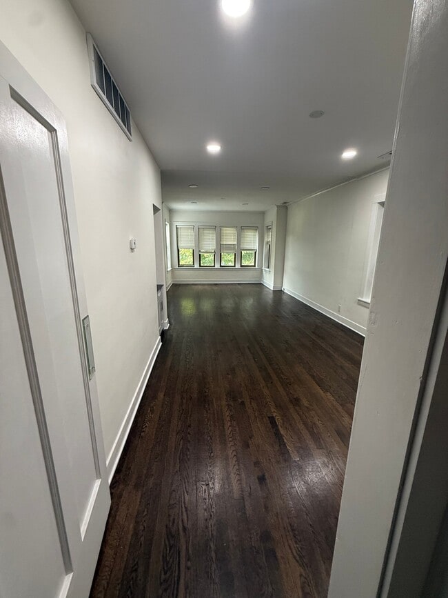 5205 W Newport Ave Unit 1