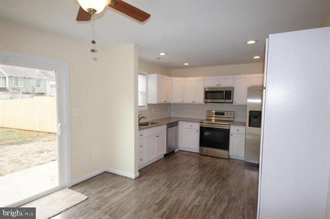 Photo - 1656 Woodtree Ct E