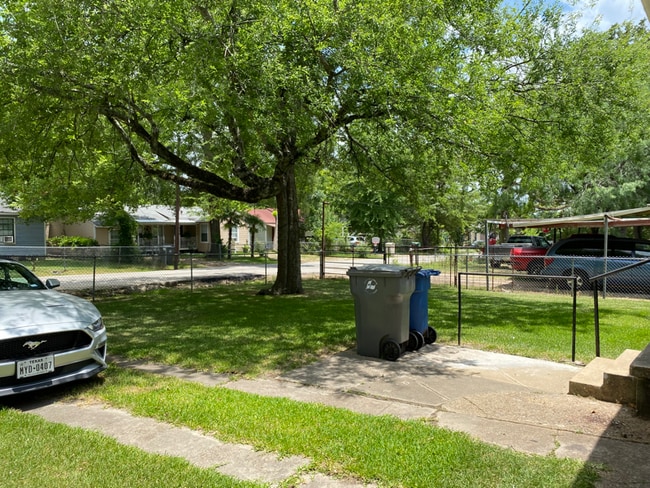 Photo - 205 Chambers St