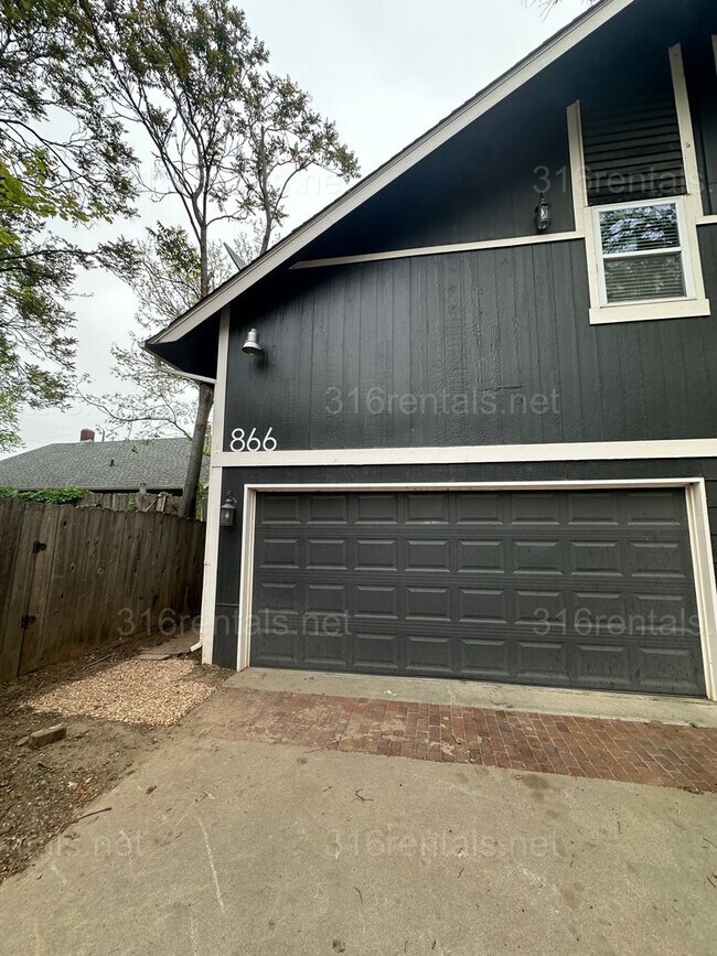 Photo - $1545 - 2 bed 1.5 bath - Duplex located in Riverside