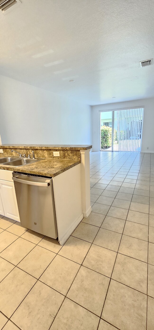 Building Photo - 1935 Gardenia Ct Rental