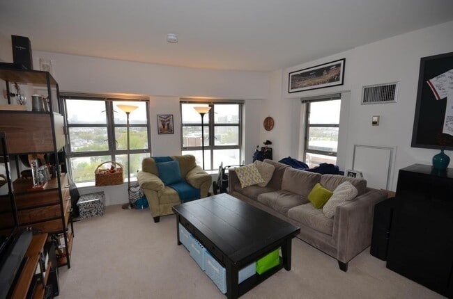 Building Photo - 931 Massachusetts Ave Unit 1203