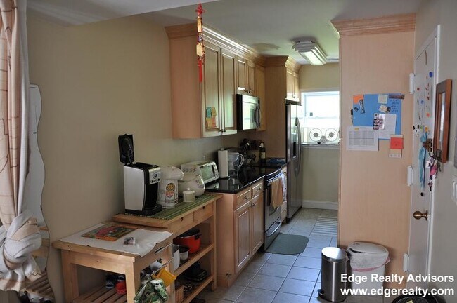 Photo - 140 Newton St