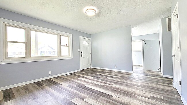 Photo - 805 Reddick St