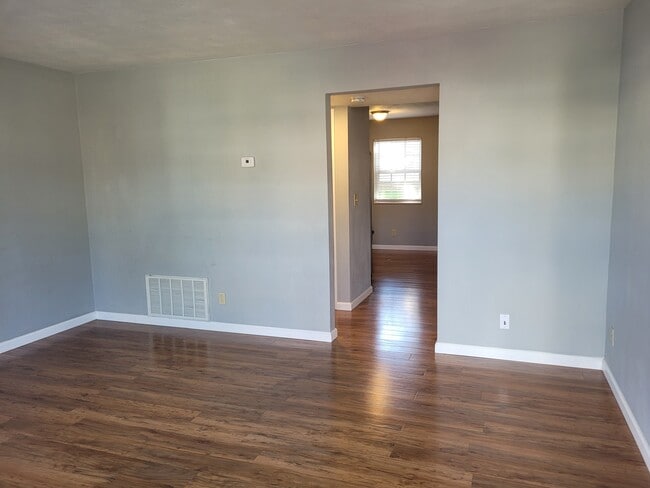 Photo - 8 Peartree Ln