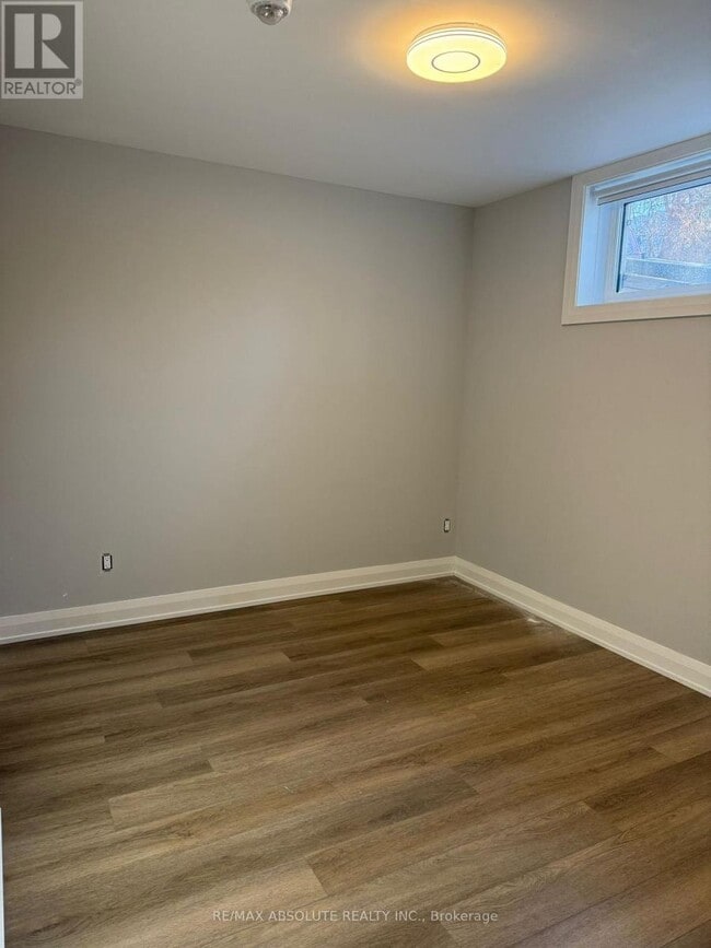 Photo - 270 Byron Ave Unité 0