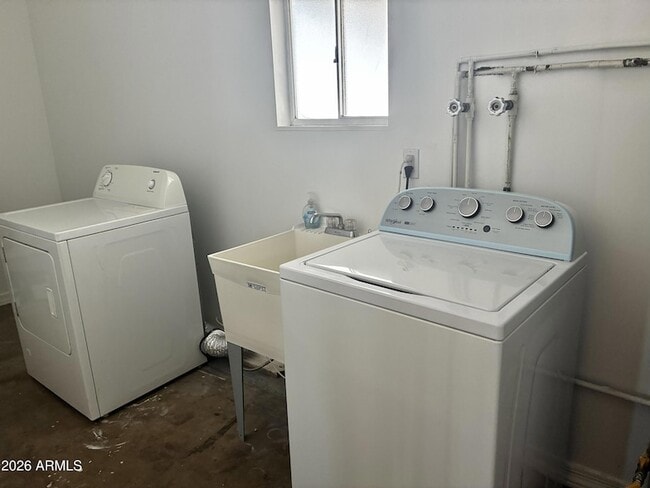 Photo - 1041 W 18th St