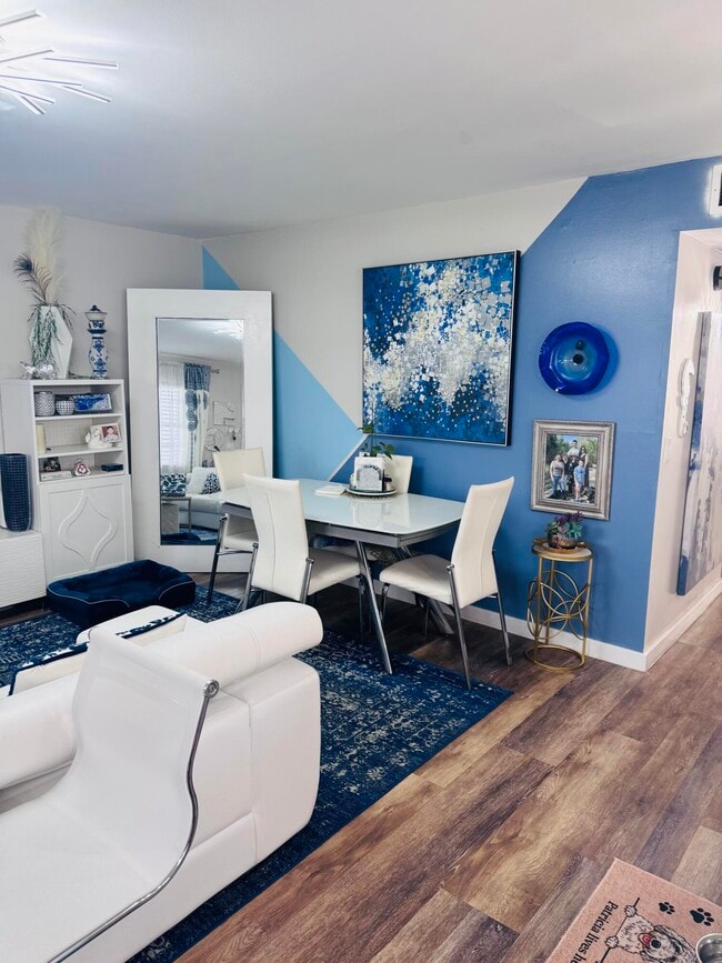 Photo - 390 Saxony Way Unit I