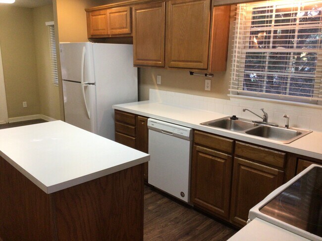 Photo - 1143 Sequoia Dr