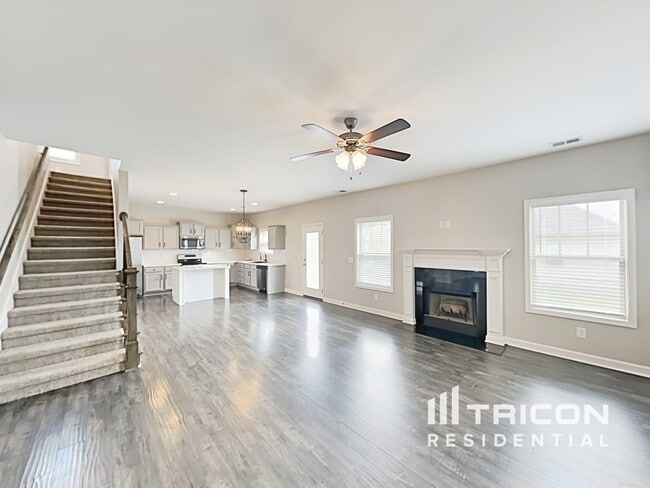 Photo - 1056 Lindyn Lee Wy