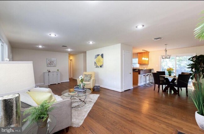 Photo - 10106 Phoebe Ln