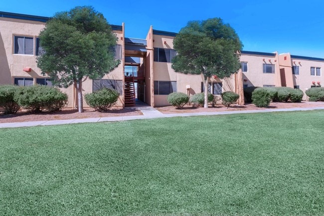 Photo - Cien Palmas Apartments