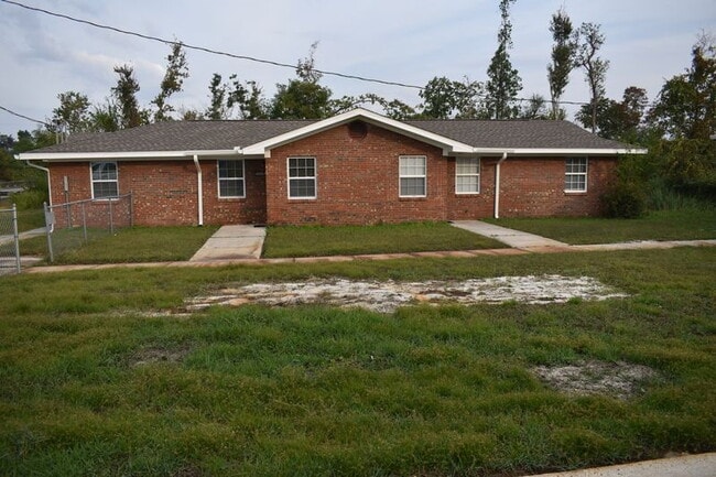 Photo - Cozy & Convenient 1-Bed Unit | Centrally Located Near Bases & Parks Unit E