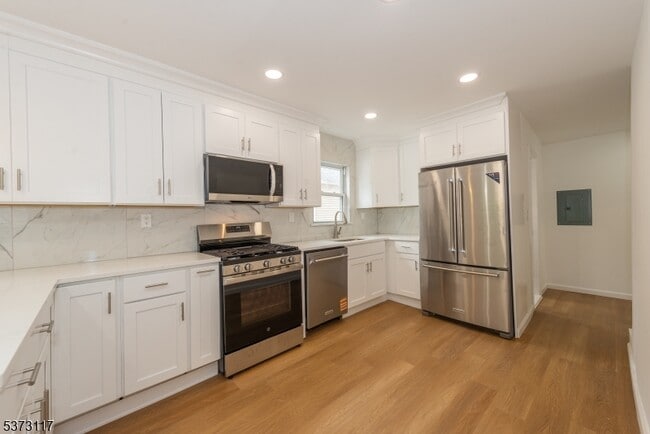 73 Clinton Pl