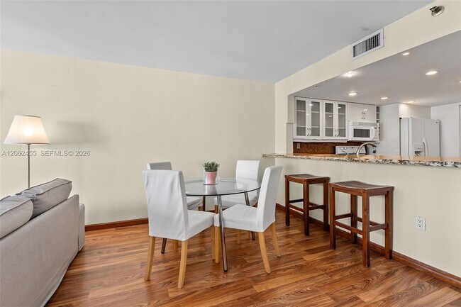Photo - 555 NE 15th St Unidad 14G