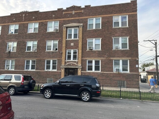 Building Photo - 4054 W Dickens Ave Unit 1B