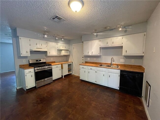 Photo - 7712 Elderberry Dr