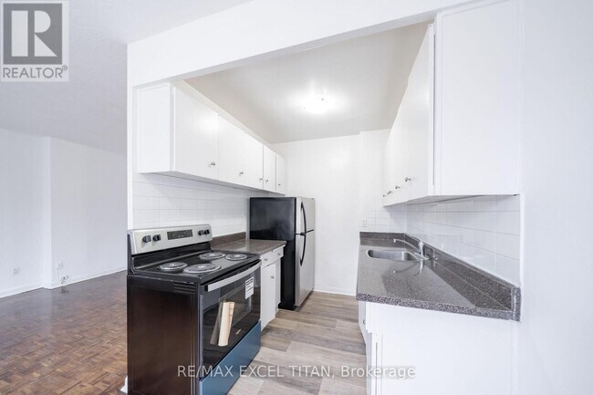 Photo - 2895 Bathurst St Unit 108