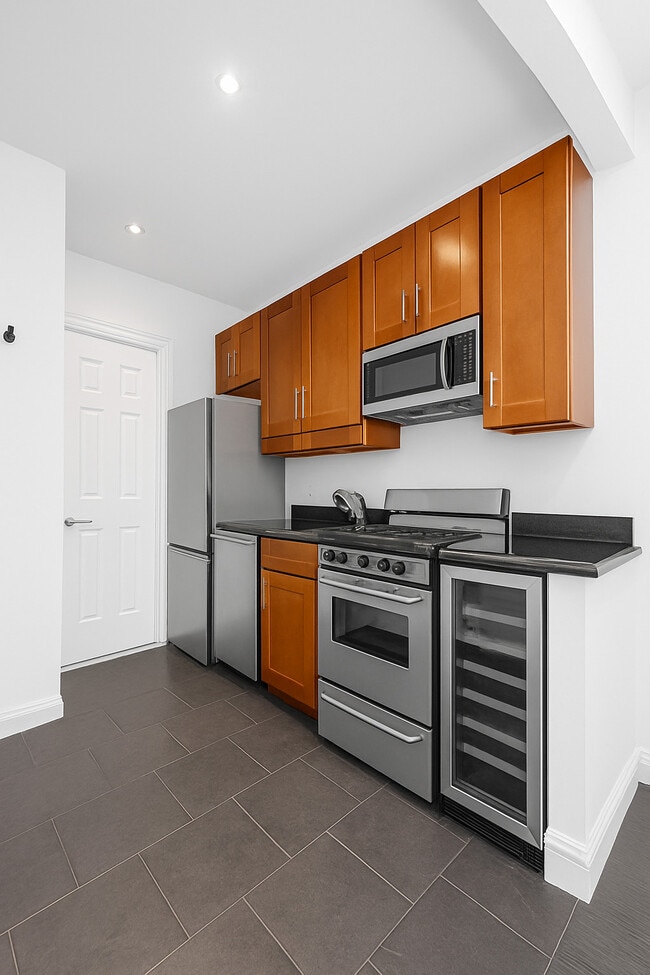 Photo - 145 E 26th St