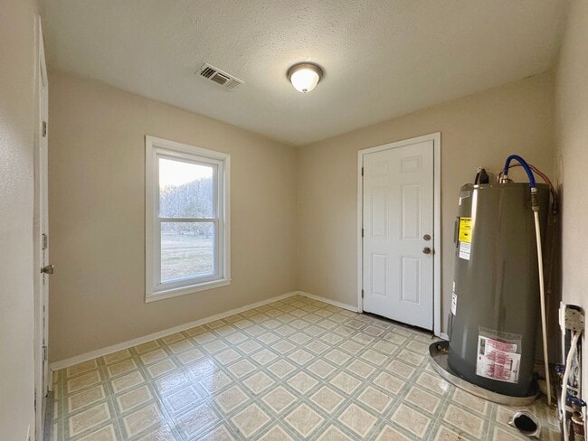 Photo - 2 Bedroom/ 1 Bath Home Between Cave City and Batesville! Unit 5155 N St Louis