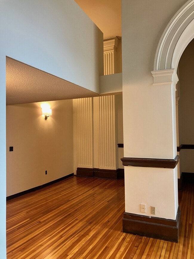 212 3rd St