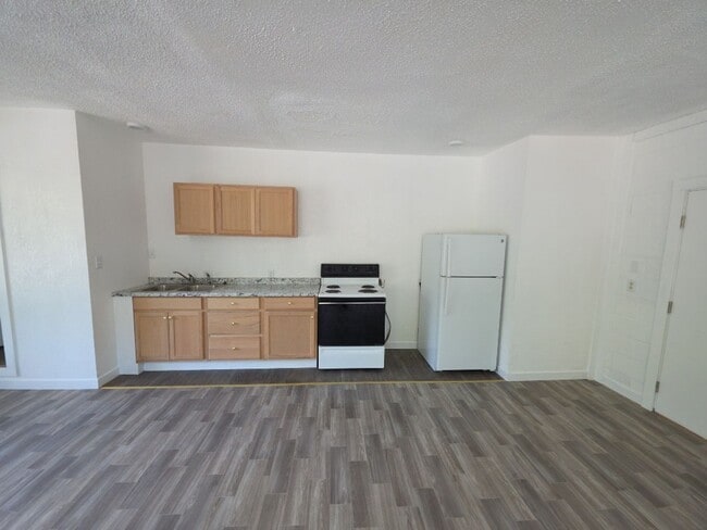 13451 Lakeshore Dr Unidad 13451 Lakeshore Dr #C