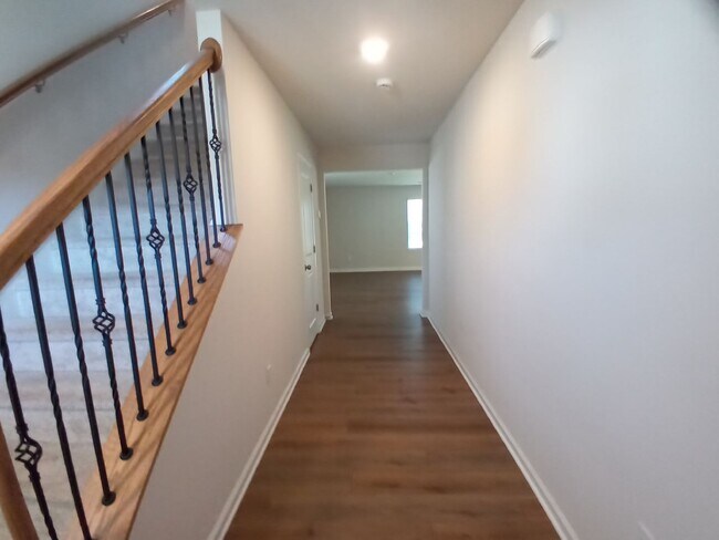 Photo - 70 Parkwood Ct