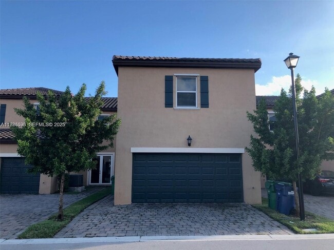 Building Photo - 17127 SW 96th St Unit Studio