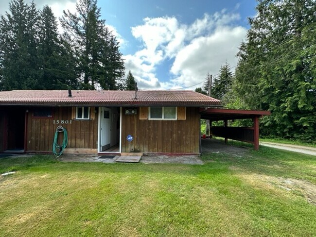 Building Photo - 15801 Larch Way Unit B