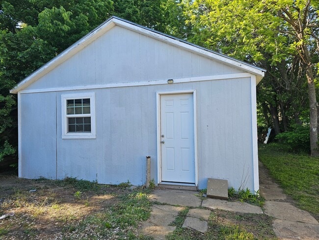 Photo - 3121 Canterbury Dr