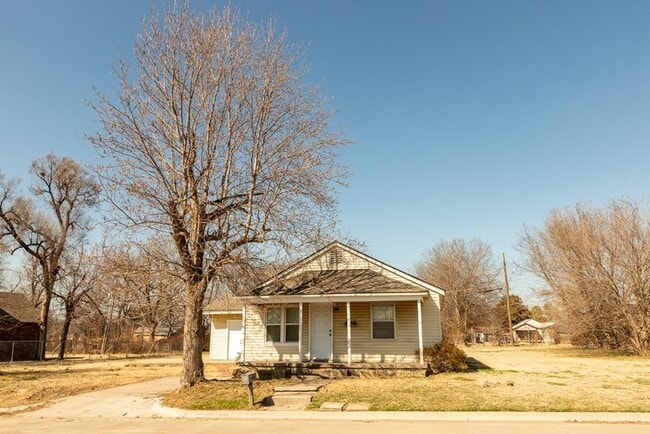 Photo - 3 BED/ 1 BATH IN UP AND COMING NEIGHBORHOOD