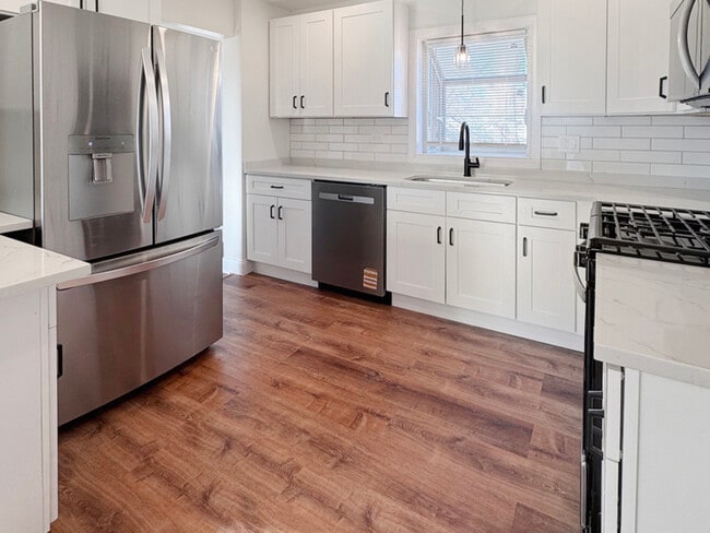 Photo - 9052 W 92nd St