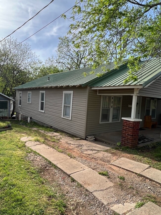 406 N Center Ave