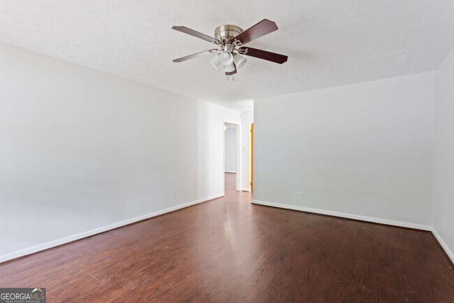 Photo - 230 Kimberly Way SW