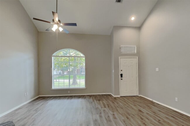 Photo - 16819 Kettle Creek Dr