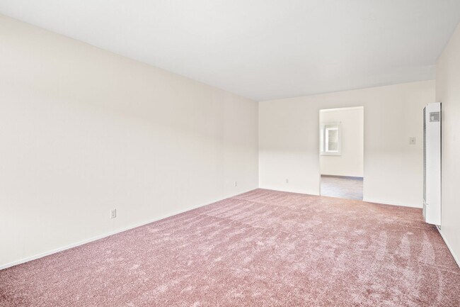 Photo - Garage & In-Unit Laundry! 3 Bedroom Apartm... Unit C