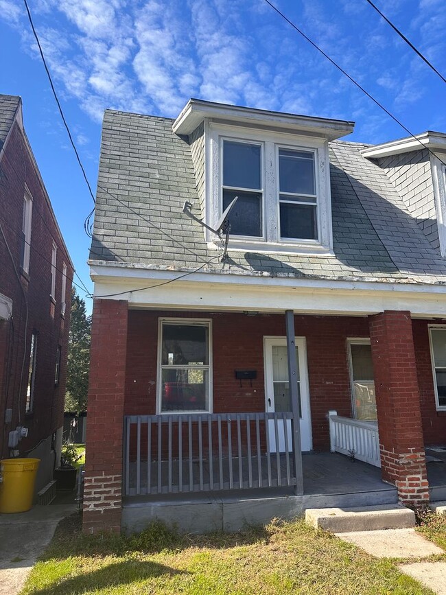 Building Photo - 46 N 34th St Unit House